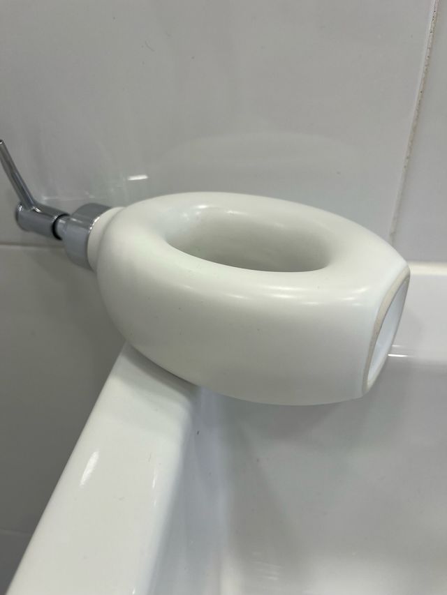 Dosificador de jabón con hueco