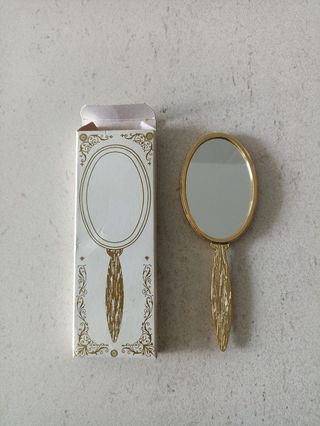 Espejo de mano dorado ovalado
