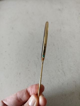 Espejo de mano dorado ovalado