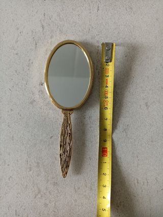 Espejo de mano dorado ovalado