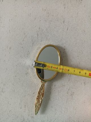 Espejo de mano dorado ovalado