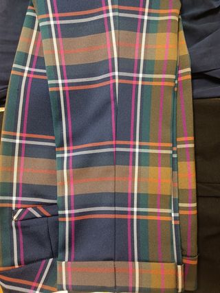 Pantalón cuadros pitillo azul y marrón