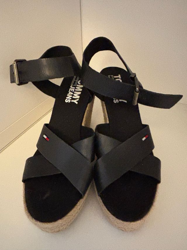 Sandalias cuña Tommy Hilfiger negras