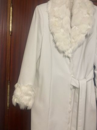 Abrigo blanco señora talla 50 con pelo sintético
