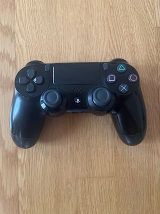 PS4 Slim 1TB Negra + 4 Juegos