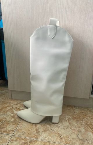 Botas altas blancas punta cuadrada tacón