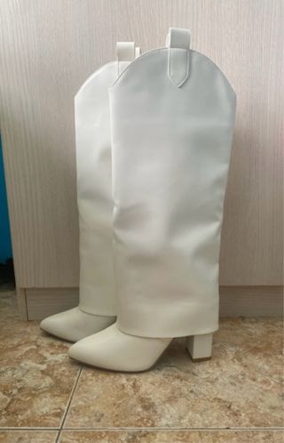 Botas altas blancas punta cuadrada tacón
