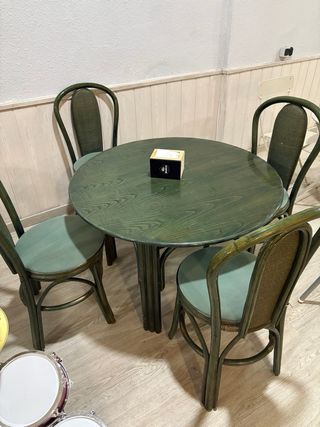 Mesa y 4 Sillas Verdes
mesa 20€
sillas 10€ unid 
