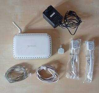 Router ADSL Netgear blanco con accesorios