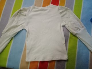 Blusa Zara manga abullonada perlas T. S