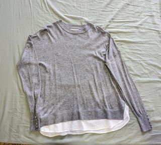 Jersey gris con detalle blanco