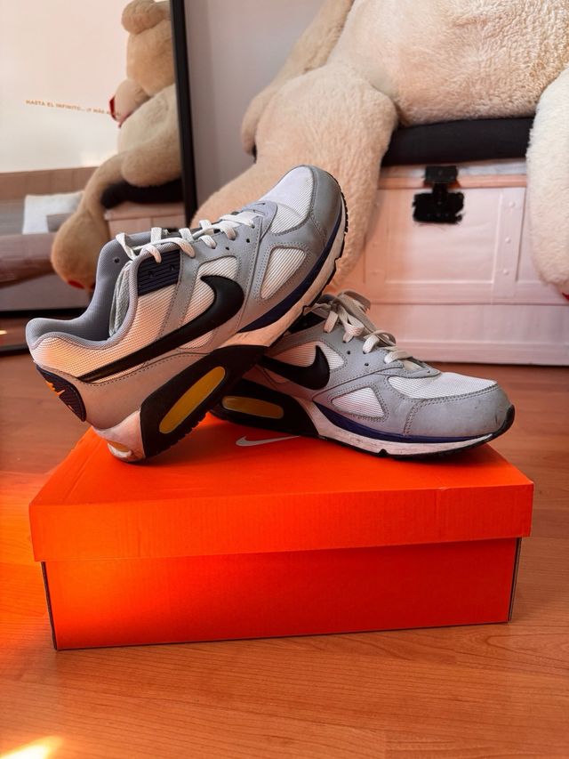 Nike air Max Ivo 580518-102
