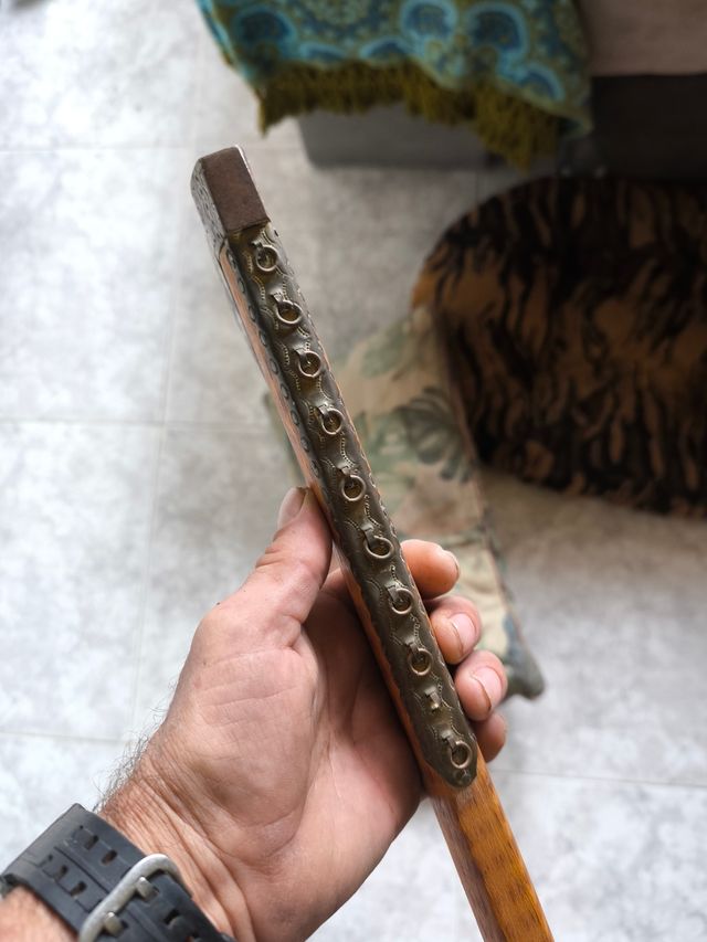 Hacha decorativas con escudo y daga más otra hacha