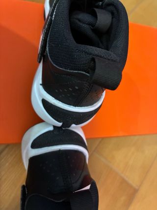 Deportivas Nike Team Hustle D 11 