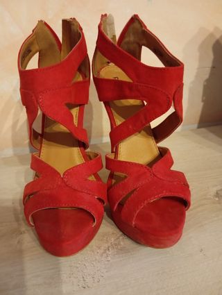 Scarpe rosse con tacco