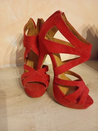 Scarpe rosse con tacco