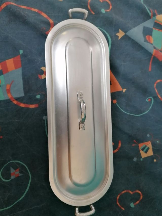 Pentola in alluminio con manici