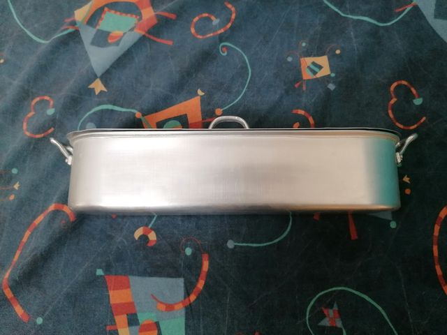 Pentola in alluminio con manici