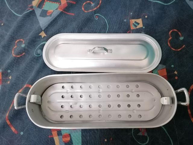 Pentola in alluminio con manici