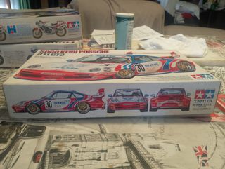 Maqueta Tamiya Porsche Sogo Keibi 911 GT2
