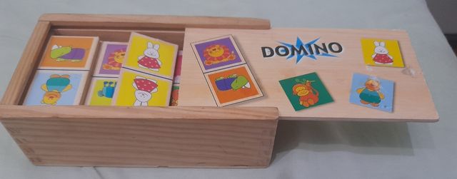 Dominó infantil de madera con animales