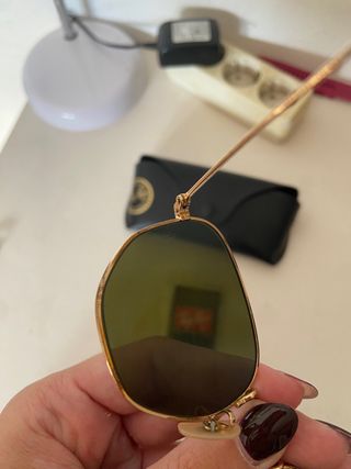 Gafas de sol Ray-Ban azules y doradas