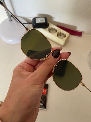 Gafas de sol Ray-Ban azules y doradas