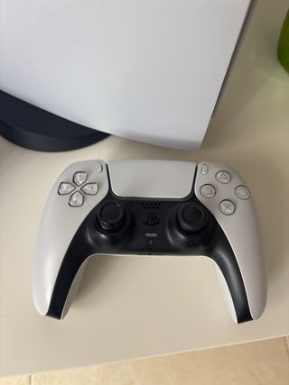 Playstation 5 + Mando+ 4 juegos (VENTA EN MANO)