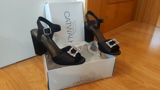 Zapatos joya, tacòn Catwalk negros
