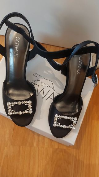 Zapatos joya, tacòn Catwalk negros