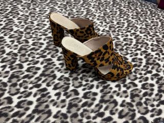 Sandalias de mujer sin usar