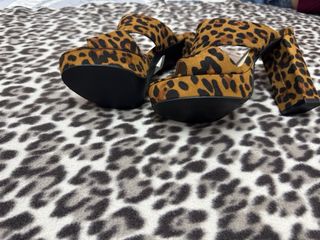 Sandalias de mujer sin usar