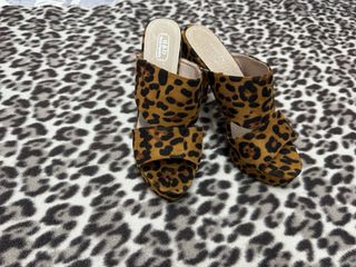 Sandalias de mujer sin usar