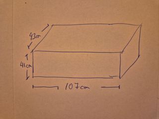 Baúl negro con detalles plateados