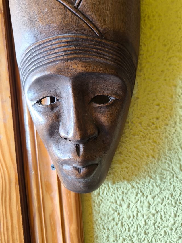 Máscaras africanas talladas a mano