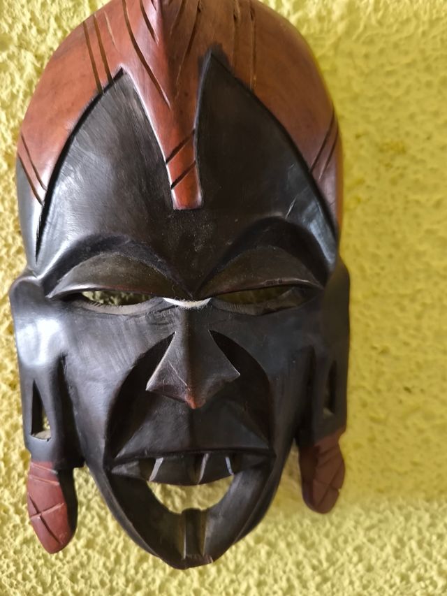 Máscaras africanas talladas a mano