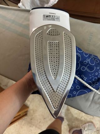 Plancha de ropa JATA electro