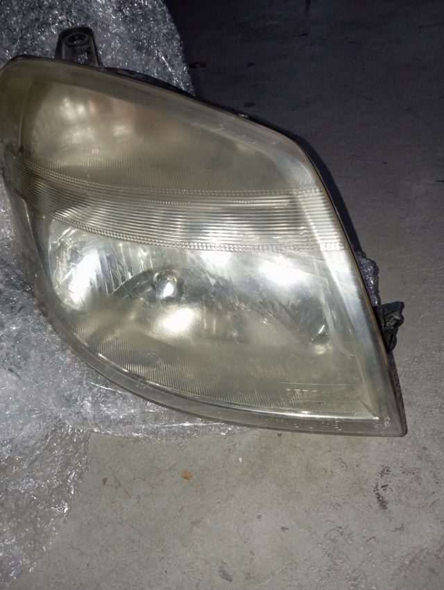Faro Delantero Derecho Peugeot Partner 2011