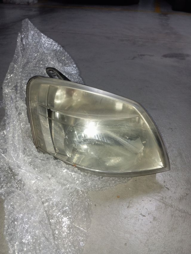 Faro Delantero Derecho Peugeot Partner 2011