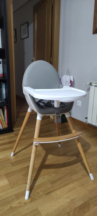 Trona infantil madera y gris