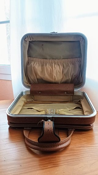 Maletín vintage. Precio negociable.