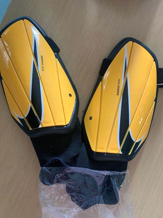 Espinilleras Nike Charge Naranjas