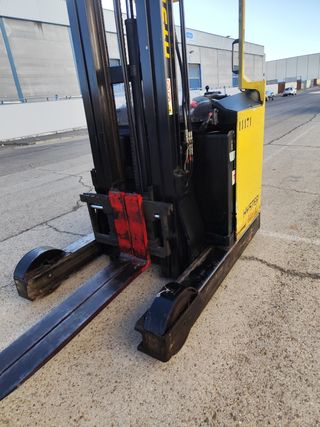 Carretilla retráctil Hyster