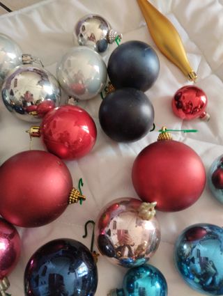 Palline e addobbi natalizi assortiti