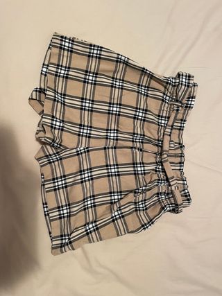 Falda pantalón a cuadros con cinturón