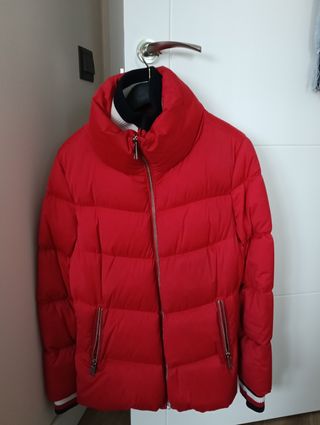 Plumas Tommy Hilfiger Roja Talla L. Abrigado