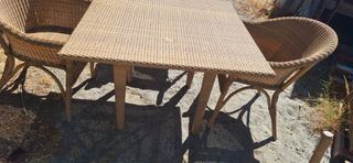 Mesa y 4 sillas de exterior ratán