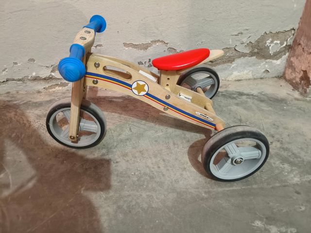 Triciclo de madera para niños