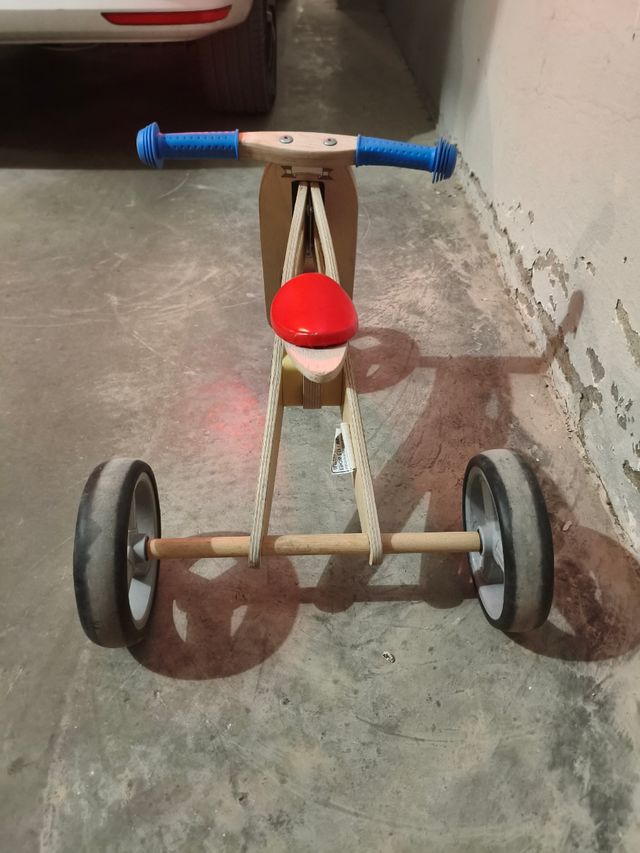 Triciclo de madera para niños