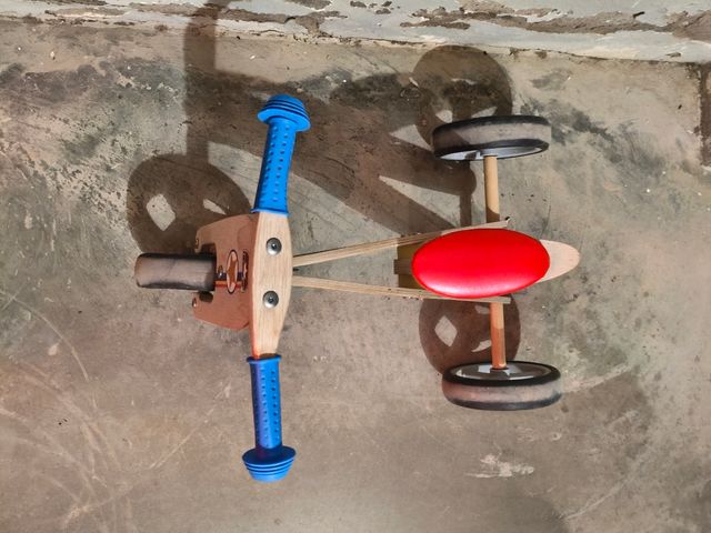 Triciclo de madera para niños